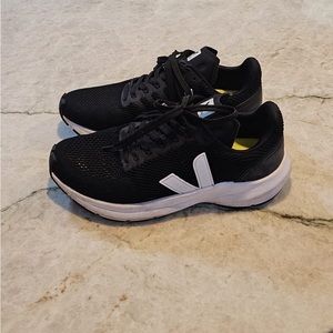 VEJA Marlin V-Knit Black White